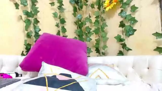 Image 12 of vicky_laurenz Stream on Chaturbate on 14 months ago