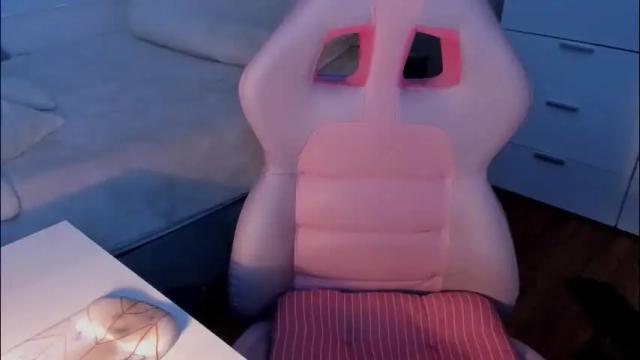 Image 2 of vicky_legal Stream on Chaturbate on 2 months ago