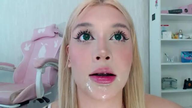 Image 12 of vickyfuckingdoll Stream on Chaturbate on 16 months ago