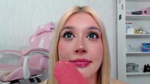 Image 6 of vickyfuckingdoll Stream on Chaturbate on 16 months ago