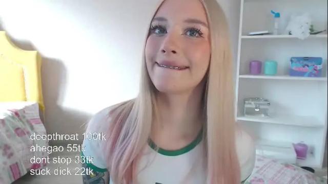 Image 2 of vickyfuckingdoll Stream on Chaturbate on 23 days ago