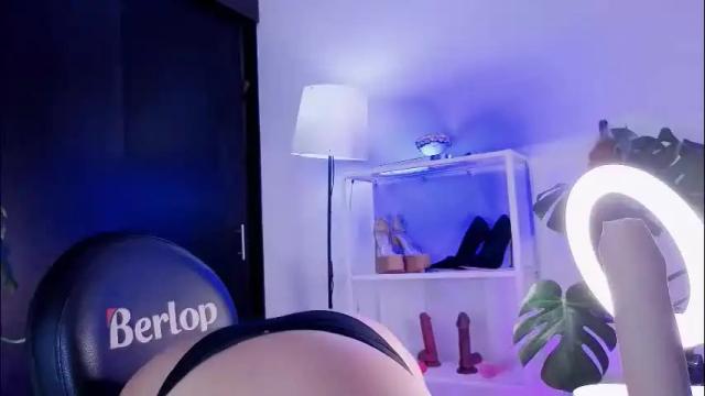 Image 4 of vickygrey1 Stream on Chaturbate on 8 days ago