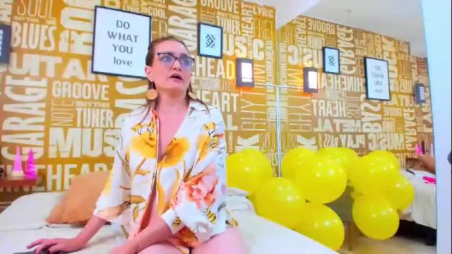 Image 12 of vickymature Stream on Chaturbate on 7 months ago