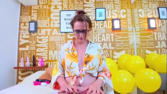 Image 4 of vickymature Stream on Chaturbate on 7 months ago