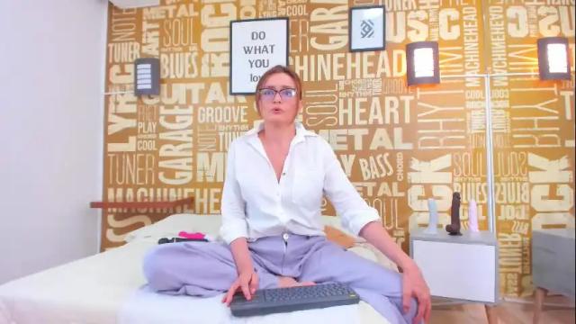 Image 4 of vickymature Stream on Chaturbate on 6 months ago