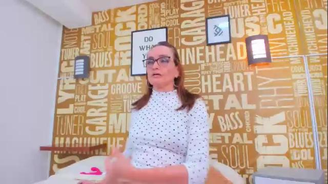 Image 10 of vickymature Stream on Chaturbate on 6 months ago