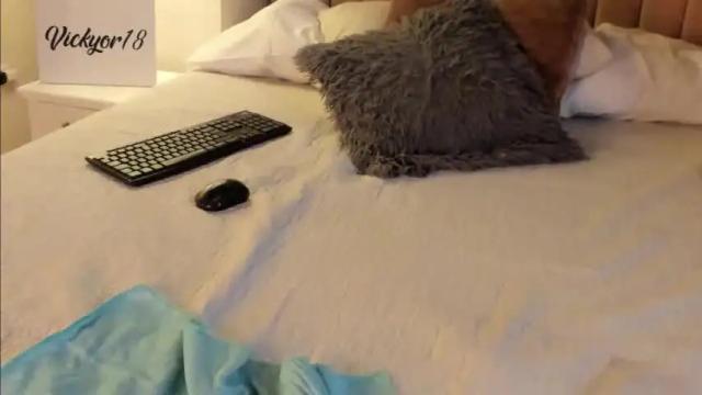 Image 4 of vickyor18 Stream on Chaturbate on 19 months ago