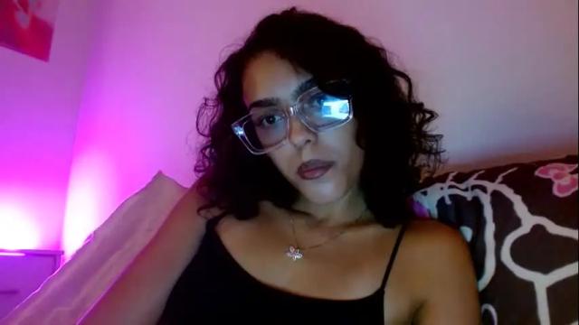 Image 2 of vickyyyx Stream on Chaturbate on 17 days ago
