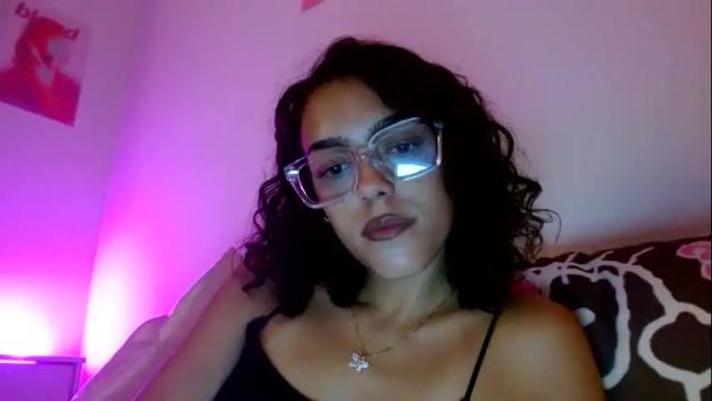 Image 3 of vickyyyx Stream on Chaturbate on 17 days ago