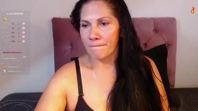 Image 2 of victoria__milfs Stream on Chaturbate on 14 months ago