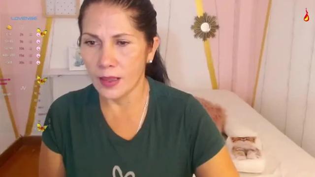 Image 2 of victoria__milfs Stream on Chaturbate on 14 months ago