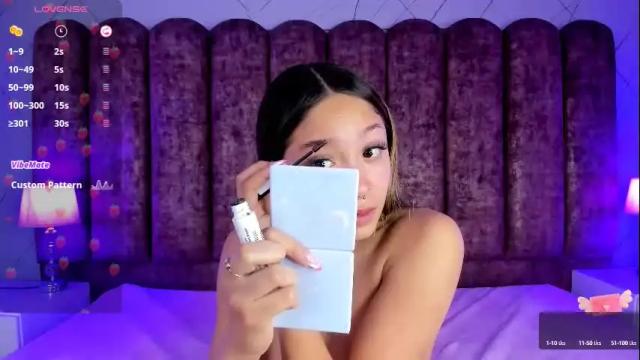 Image 2 of victoria_adams14 Stream on Chaturbate on 23 days ago