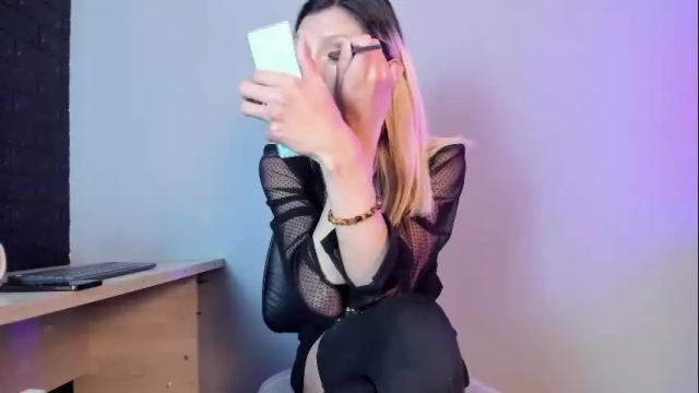 Image 2 of victoria_badgal Stream on Chaturbate on 2 months ago
