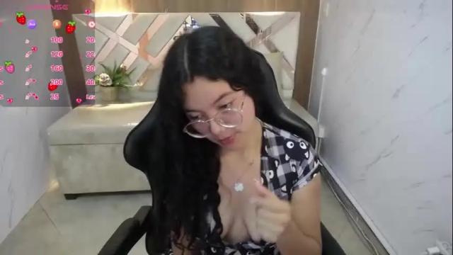 Image 2 of victoria_castillo_b Stream on Chaturbate on 3 months ago