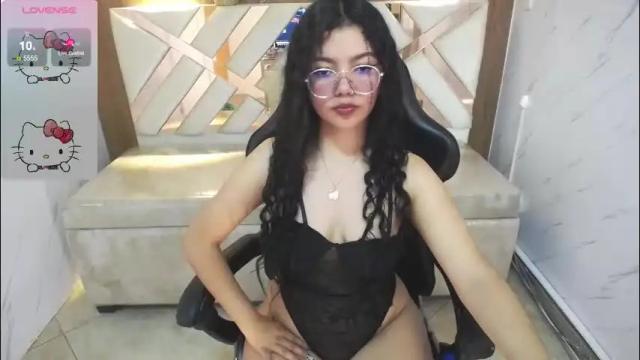 Image 2 of victoria_castillo_b Stream on Chaturbate on 2 months ago