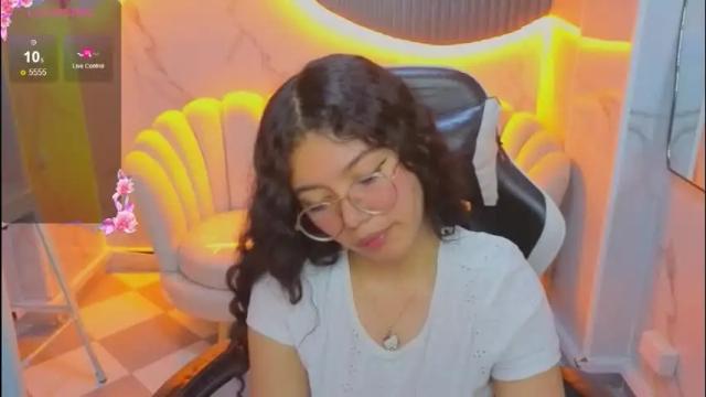 Image 12 of victoria_castillo_b Stream on Chaturbate on 2 months ago