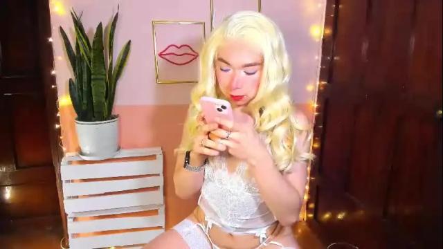 Image 3 of victoria_qq Stream on Chaturbate on 20 days ago