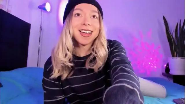 Image 3 of victoria_qq Stream on Chaturbate on 1 month ago