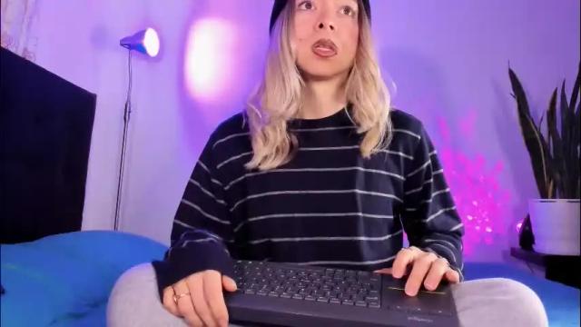 Image 4 of victoria_qq Stream on Chaturbate on 1 month ago