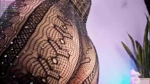 Image 3 of victoria_qq Stream on Chaturbate on 1 month ago