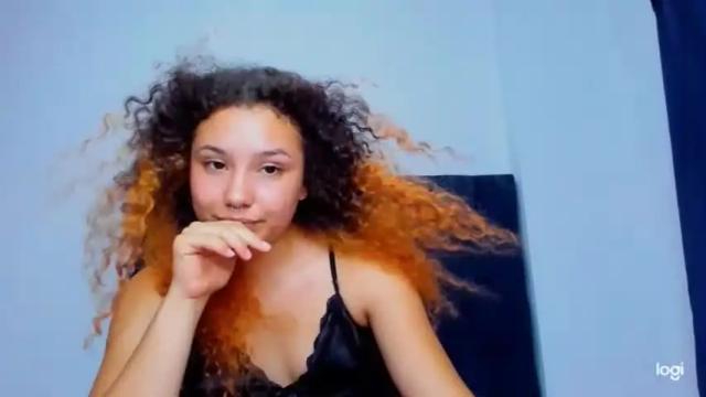 Image 8 of victoria_red01 Stream on Chaturbate on 19 months ago