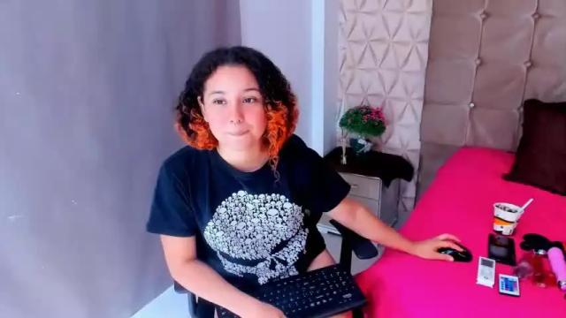 Image 7 of victoria_red01 Stream on Chaturbate on 19 months ago