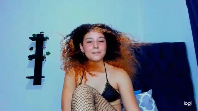 Image 3 of victoria_red01 Stream on Chaturbate on 18 months ago