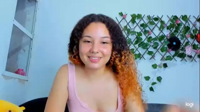 Image 3 of victoria_red01 Stream on Chaturbate on 16 months ago