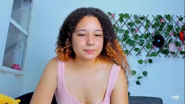 Image 7 of victoria_red01 Stream on Chaturbate on 16 months ago