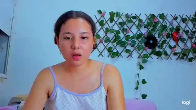 Image 2 of victoria_red01 Stream on Chaturbate on 16 months ago