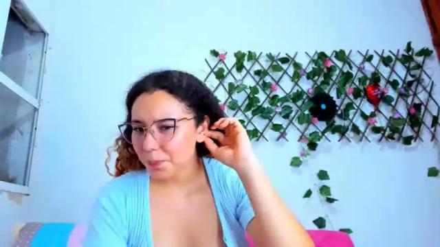 Image 11 of victoria_red01 Stream on Chaturbate on 16 months ago