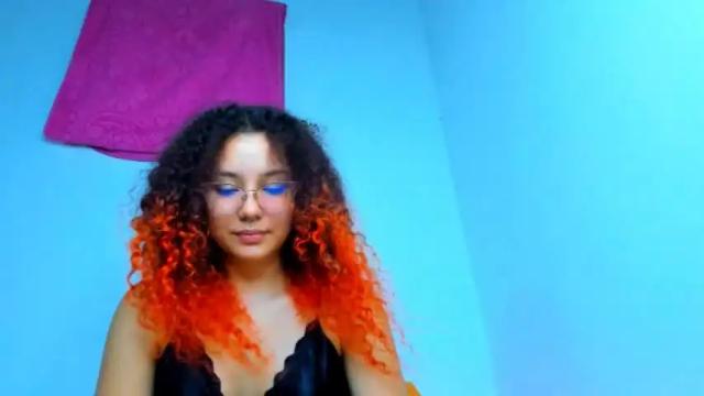 Image 10 of victoria_red01 Stream on Chaturbate on 19 months ago