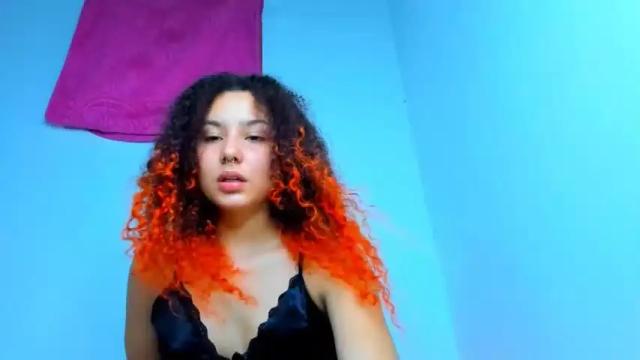 Image 2 of victoria_red01 Stream on Chaturbate on 19 months ago