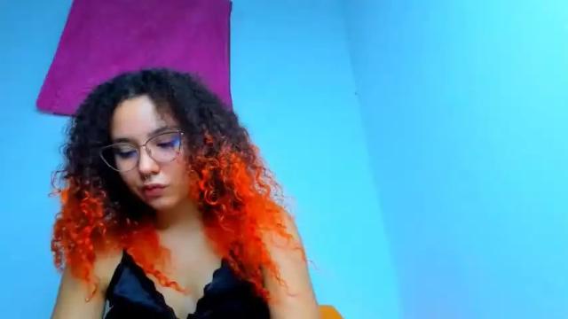 Image 4 of victoria_red01 Stream on Chaturbate on 19 months ago