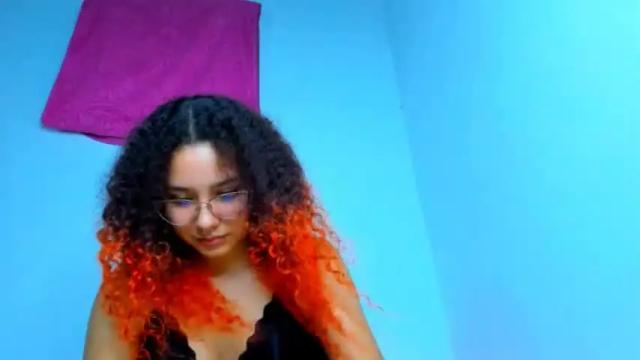 Image 8 of victoria_red01 Stream on Chaturbate on 19 months ago