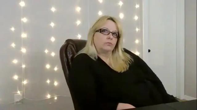 Image 4 of victoriaandjesse Stream on Chaturbate on 13 months ago