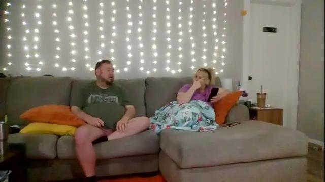 Image 2 of victoriaandjesse Stream on Chaturbate on 1 month ago