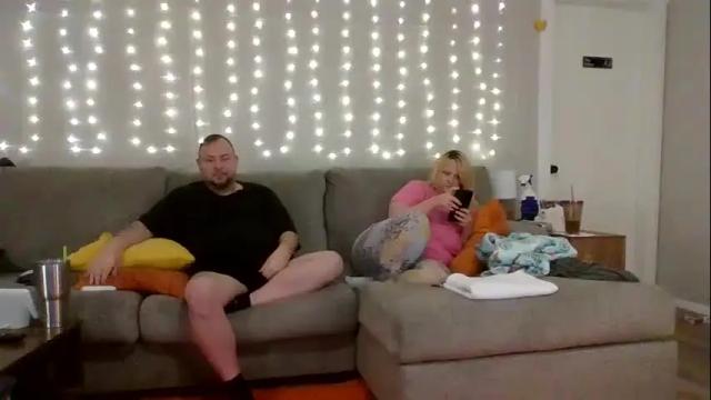 Image 4 of victoriaandjesse Stream on Chaturbate on 1 month ago