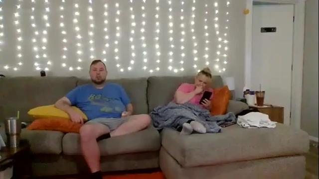 Image 2 of victoriaandjesse Stream on Chaturbate on 1 month ago