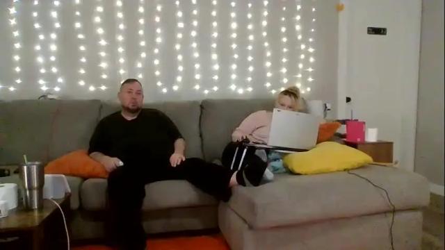 Image 3 of victoriaandjesse Stream on Chaturbate on 16 days ago