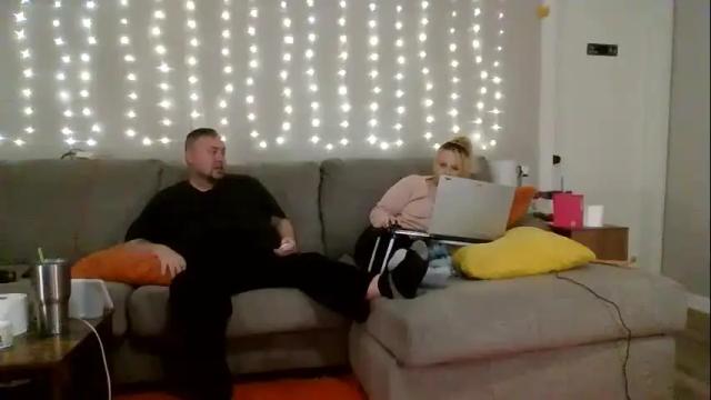 Image 4 of victoriaandjesse Stream on Chaturbate on 16 days ago