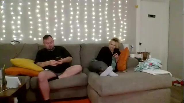 Image 4 of victoriaandjesse Stream on Chaturbate on 13 days ago