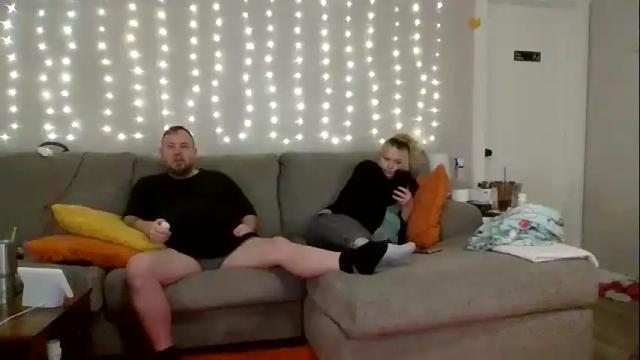 Image 7 of victoriaandjesse Stream on Chaturbate on 13 days ago