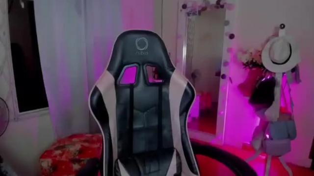 Image 3 of victoriag_ Stream on Chaturbate on 15 months ago
