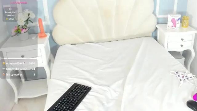 Image 10 of victoriaheiinz Stream on Chaturbate on 1 month ago