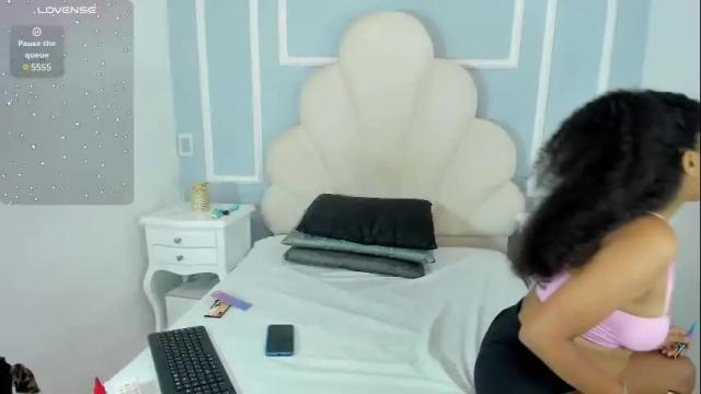 Image 2 of victoriaheiinz Stream on Chaturbate on 3 days ago