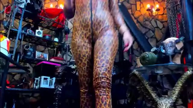 Image 8 of victoriaheller Stream on Chaturbate on 2 months ago