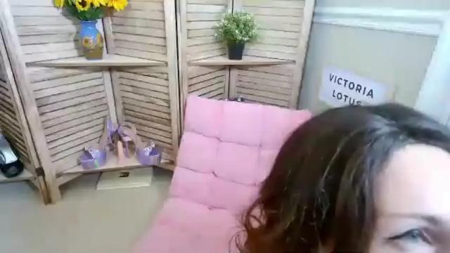 Image 3 of victorialotus Stream on Chaturbate on 16 months ago