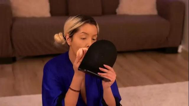Image 4 of victoriamorrone Stream on Chaturbate on 15 days ago