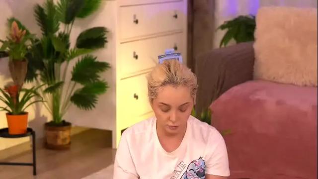 Image 11 of victoriamorrone Stream on Chaturbate on 23 days ago